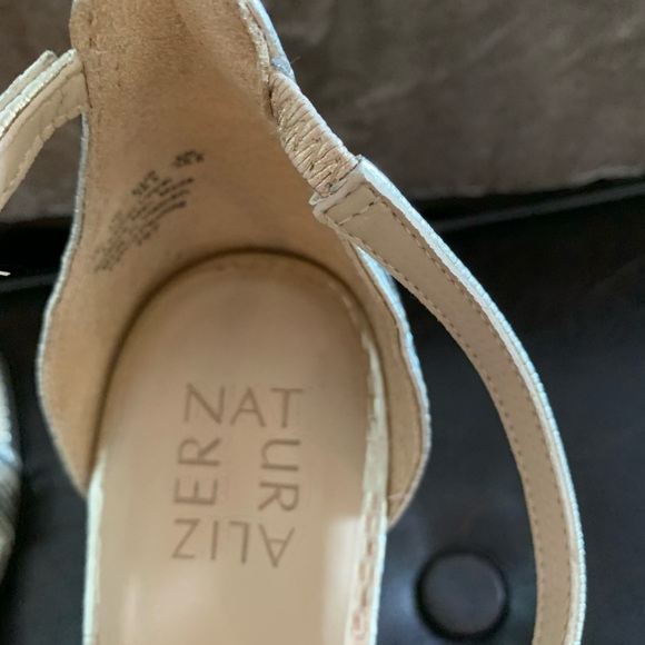 Naturalizer Heels - Picture 3 of 7